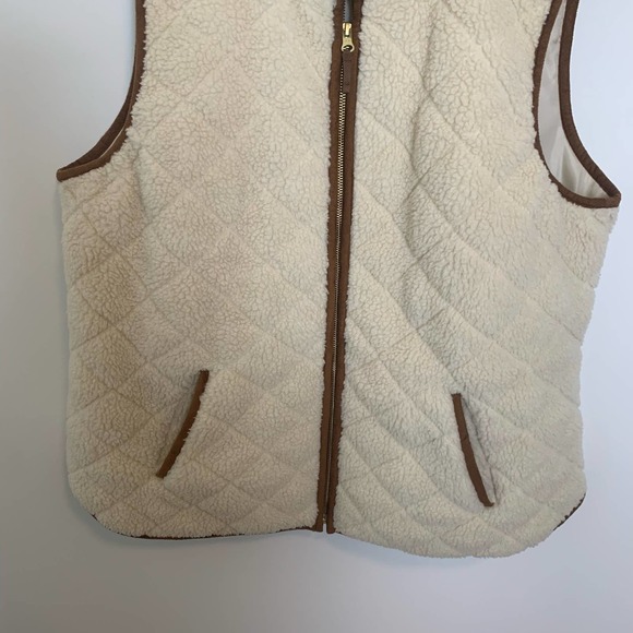 Old Navy Vest Size XL Sleeveless Cream Sherpa Quilted Stone Carving - Picture 6 of 16